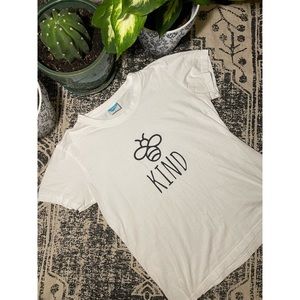 Bee kind tee
